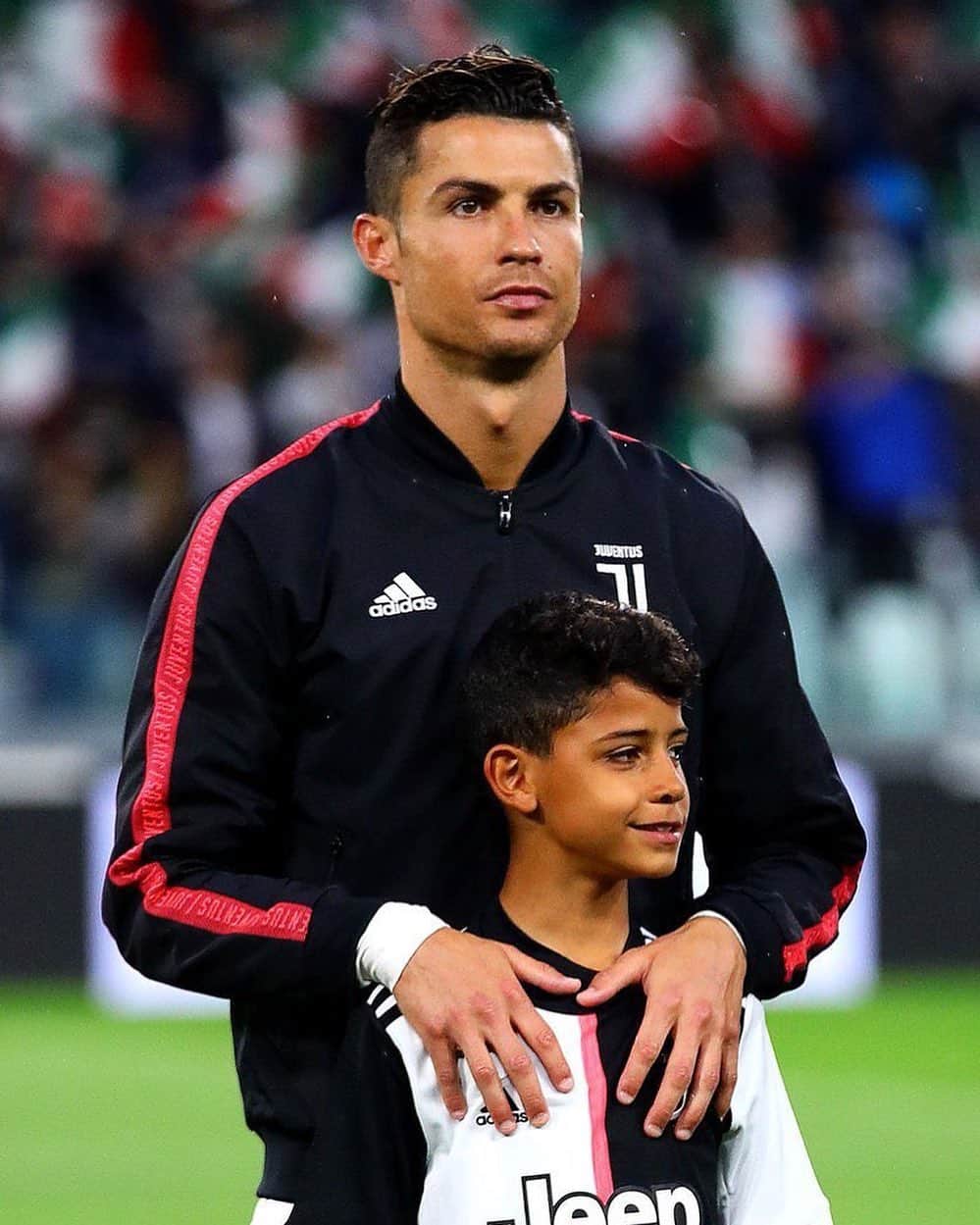 Skills • Freestyle • Tekkersさんのインスタグラム写真 - (Skills • Freestyle • TekkersInstagram)「@Cristiano Ronaldo: “My son tells me: 'Dad, hang on a few more years, I want to get to play with you.” 🤩」10月7日 22時56分 - skillsweekly