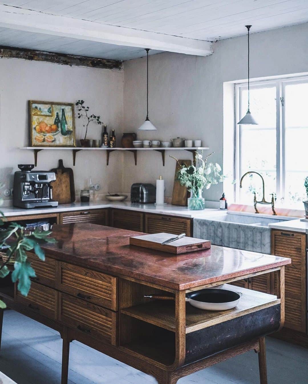 Our Food Storiesさんのインスタグラム写真 - (Our Food StoriesInstagram)「Werbung|Advertisement We are so excited to finally share the whole kitchen renovation of our @devolkitchens in Sweden with you guys! Have a look on the blog to see lot‘s of photos and also before and after pictures 🎉🤗 #devolkitchens ____ #haberdasherkitchen #swedenhouse #swedishhouse #vogueliving #schönerwohnen #kitcheninspo #kitcheninspiration #kitcheninterior #scandinavianhome #kitchendecor #cozyhome #cozyhomedecor #englishkitchen #germanfoodblogger #morningslikethese #interiorinspiration」10月7日 23時02分 - _foodstories_