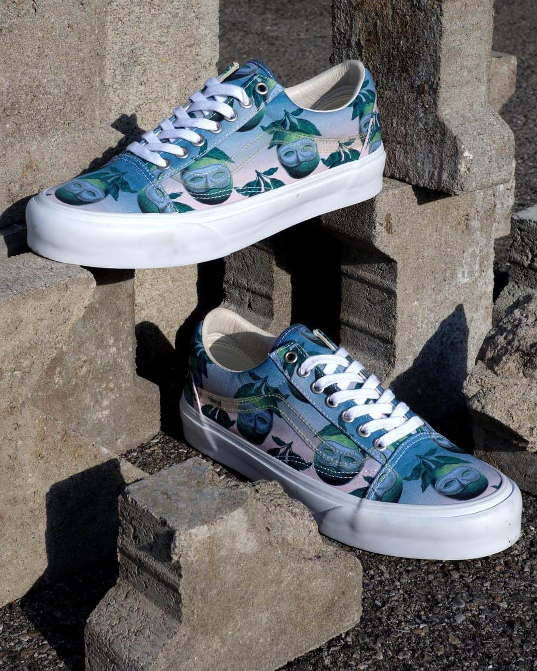 オープニングセレモニーのインスタグラム：「Following the debut collection in May 2014, we are happy to launch another collab with @Vans featuring two artworks by the Belgian Surrealist René Magritte, Souvenir de Voyage on the Old Skool LX (picture) and The Lovers on the Classic Slip-on. Both available from today on openingceremony.com   Work of Art by René Magritte © 2020 C. Herscovici, London / Artists Rights Society (ARS), New York   📸 @jimnedd」