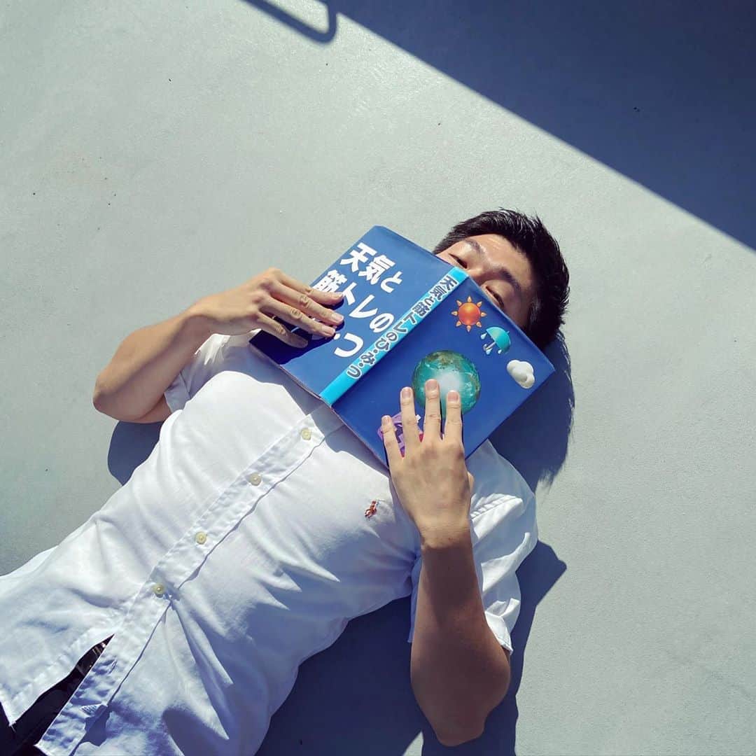 鈴木悠さんのインスタグラム写真 - (鈴木悠Instagram)「z...z...Z #に見えて実は目開いてる真実」10月7日 23時05分 - yu_suzuki.tenki