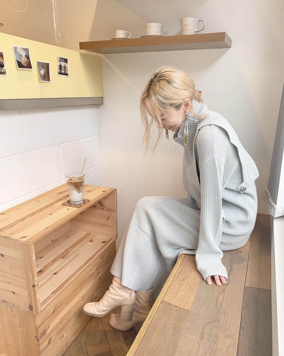nanako itoのインスタグラム：「寒くなってきたのでニットワンピをおろしました。 . アイスブルーのカラーが柔らかくて好きです🐋  .  明日から中目黒でポップアップがあるようです☺️ . #RELDI #RELDI_20AWpre」