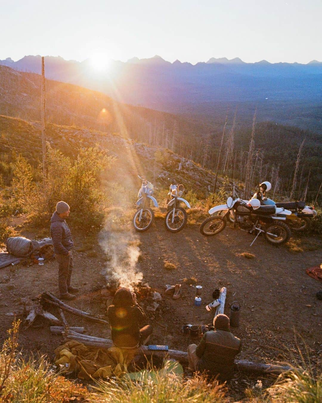 Alex Strohlさんのインスタグラム写真 - (Alex StrohlInstagram)「The last ride before snow falls up high — sneak peek of a new story for @meta @dannerboots with a solid group of old and new friends. Quality time riding & fixing old motorcycles, sleeping under the stars, and eating our weight in huckleberry / chocolate pastries.. Decided to tackle this story 100% on film which was pretty scary! Shot on Ektar 100 & Portra 400 with the mighty canon EOS 3 & Elan 7a. Development by @statefilm   @isaacsjohnston @thiswildidea @elibclark @bengiese @calebstasko」10月7日 23時10分 - alexstrohl