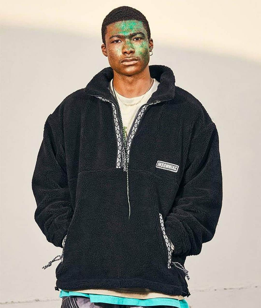 サキャスティックのインスタグラム：「@insomniacltd FALL 2020  Foothills Limited Pullover Black  High pile poly fleece, half zip entry, custom jacquard taping, reflective rubber patch, custom zipper pulls. 📸 @daniellelevitt」