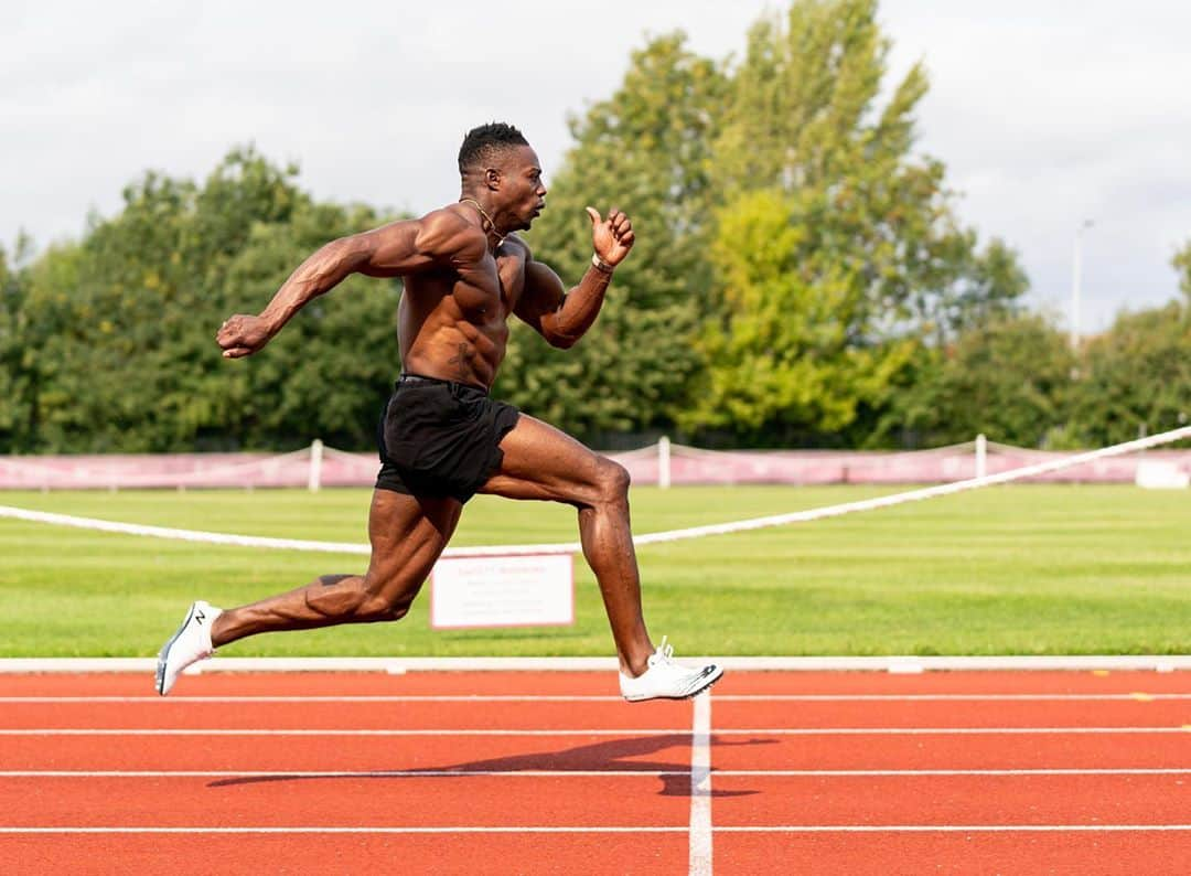 ハリー・アイキネス＝アリエティさんのインスタグラム写真 - (ハリー・アイキネス＝アリエティInstagram)「Working on those shapes #Tracklife 🏃🏾‍♂️ 💨  - 📸 @coopsrun - 💥Let me train with you... @withutraining Link in bio💥 - @newbalance #Training #Explosive #Conditioning #trackandfield #sub10 #Sprinter #Gym #workout #FitLife #Tracklife #power #TeamNB  #TeamUSN #Sprinter #RunnersOfInstagram #FasterStronger #RunningMotivation  #InstaRunners  #Instarunners」10月7日 23時20分 - aikines