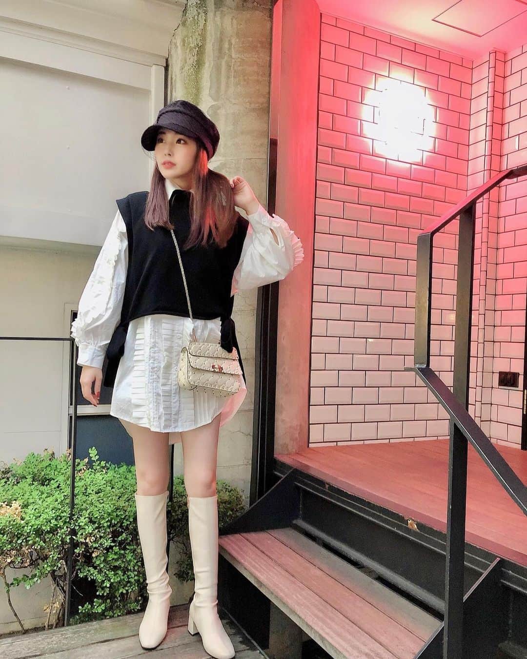 のインスタグラム：「一気に寒くなってきた🍁 ニットが着れるようになってきて うれしい𓂃♥ 秋服ってかわいいよね🥺🤍 op @teastella_jp . . .」