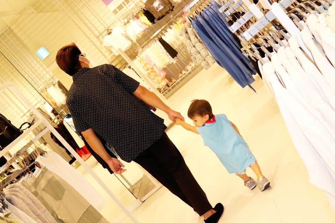Momoeのインスタグラム：「#happy #家事 #育児 #family #家族 #boy #smile #男の子 #息子 #code #love #lucky #kids #子供 #thankyou #宝物 #ベビー #fashion #follow #心 #縁 #パパ #ママ #家族写真 #男の子ママ #赤ちゃん」