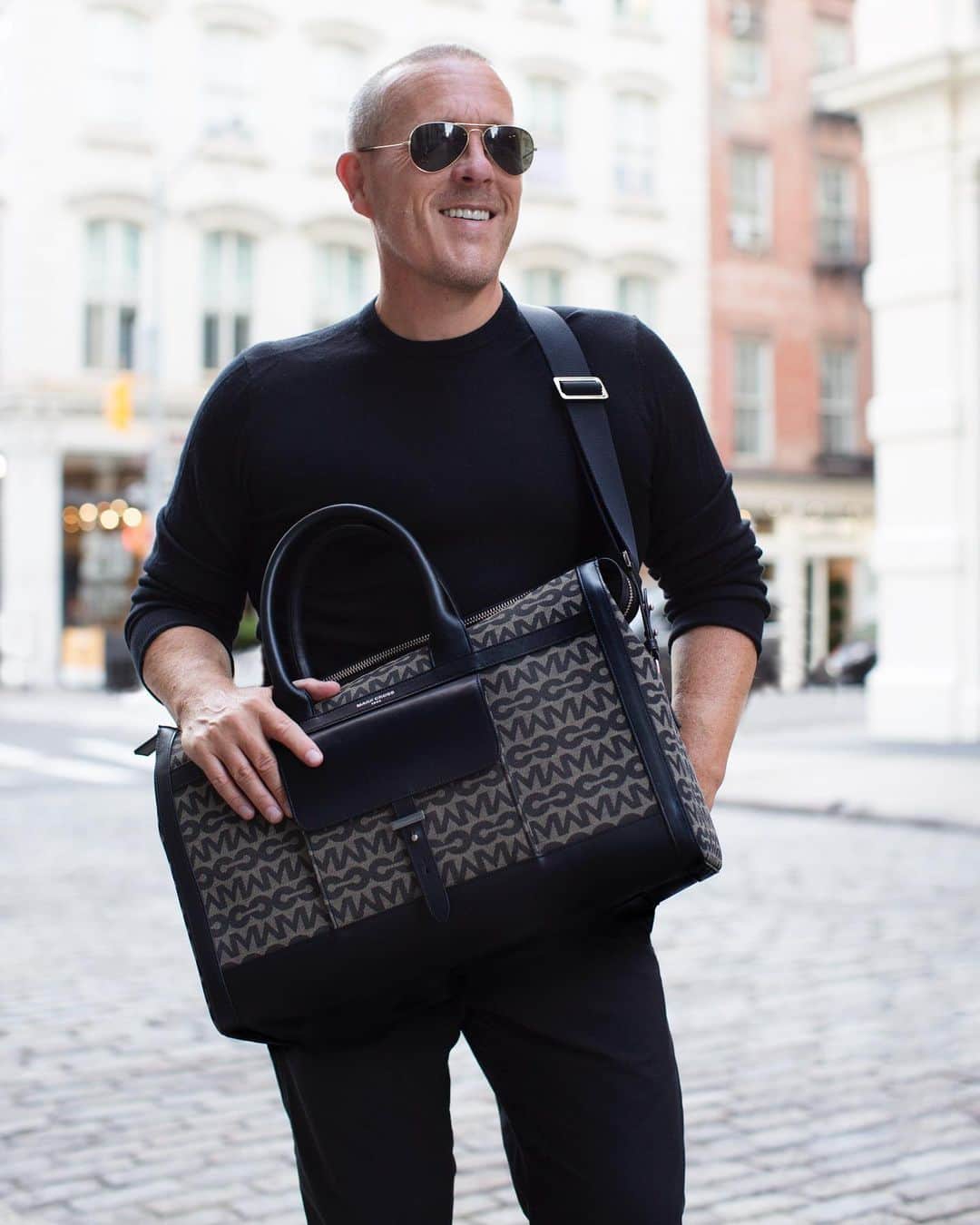 スコット・シューマンのインスタグラム：「With my favorite piece from the newly relaunched @markcross men’s collection! Thanks again for letting me capture some of my most stylish friends for your relaunch!」