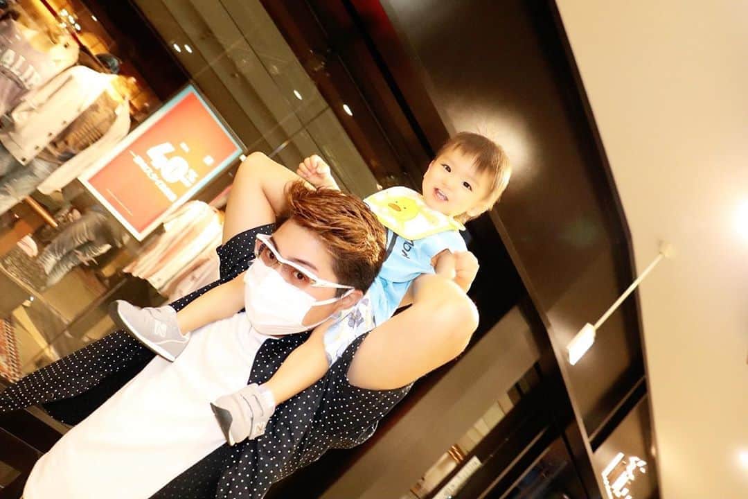 Momoeのインスタグラム：「#happy #家事 #育児 #family #家族 #boy #smile #男の子 #息子 #code #love #lucky #kids #子供 #thankyou #宝物 #ベビー #fashion #follow #心 #縁 #パパ #ママ #家族写真 #男の子ママ #赤ちゃん」