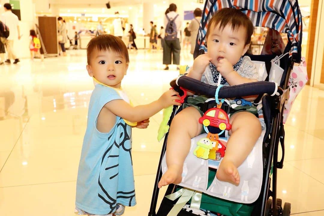 Momoeのインスタグラム：「#happy #家事 #育児 #family #家族 #boy #smile #男の子 #息子 #code #love #lucky #kids #子供 #thankyou #宝物 #ベビー #fashion #follow #心 #縁 #パパ #ママ #家族写真 #男の子ママ #赤ちゃん」