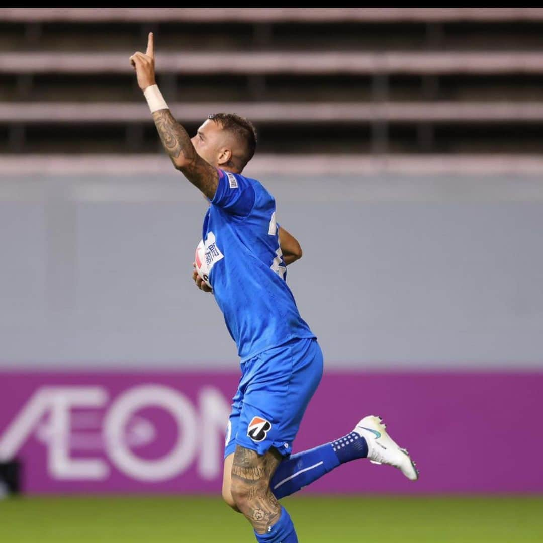 レンゾ・ロペスのインスタグラム：「Persevera y triunfarás, Feliz por el gol!! Lo mejor esta por venir ❤️⚽️」