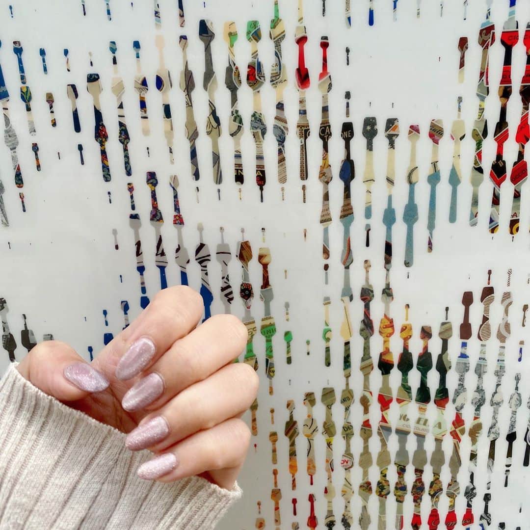林村ゆかりのインスタグラム：「シンプルマグネットネイル~💅♡ ﻿ ﻿ ﻿ #nail#nailcare#ネイル#ネイルケア#マグネットネイル#美容#美容好き#simplenails #シンプルネイル」