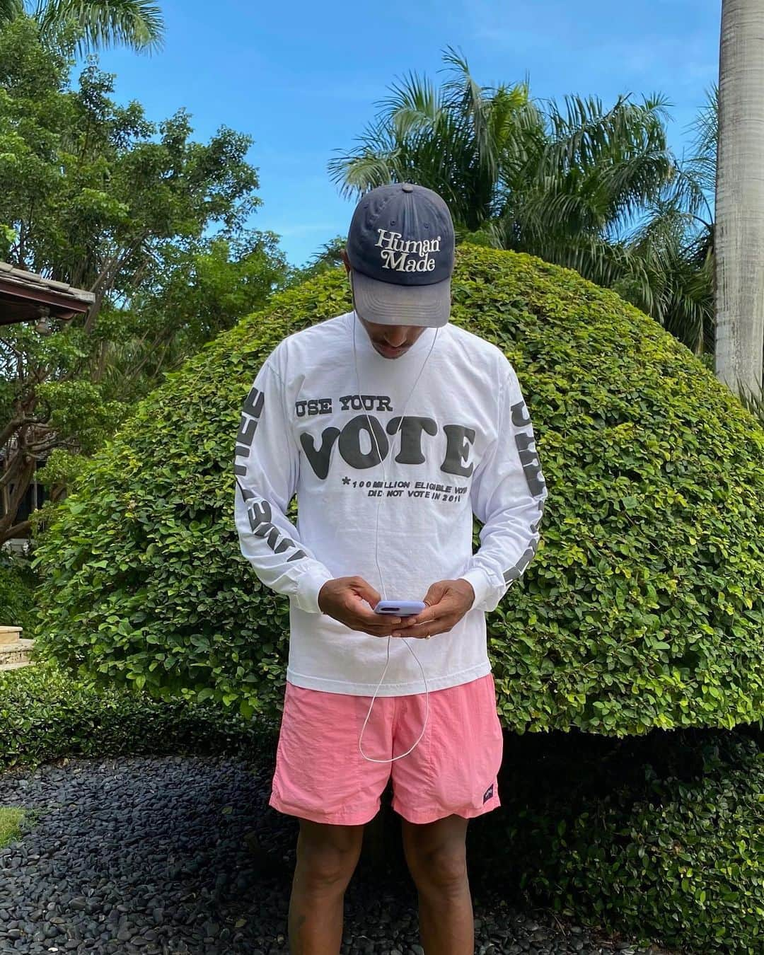 ファレル・ウィリアムスさんのインスタグラム写真 - (ファレル・ウィリアムスInstagram)「The VOTE is the most powerful nonviolent tool we have. — John Lewis   #VAForThePeople」10月7日 23時47分 - pharrell