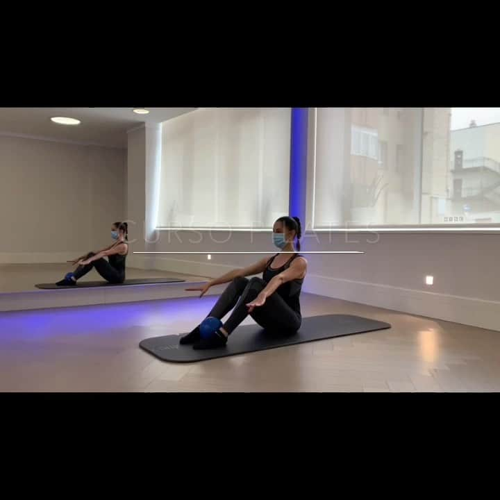 カロリナ・ロドリゲスのインスタグラム：「Te apetece formarte en Pilates? Esta es tu gran oportunidad! Desde @pilatesleon puedes desarrollar tu capacidad para conocer aún mejor cómo funciona nuestro cuerpo y poder transmitir a otras personas cómo lograr realizar una actividad física saludable. Muy pronto... nuevos cursos! #pilatesleon #formación #instructor #pilates」