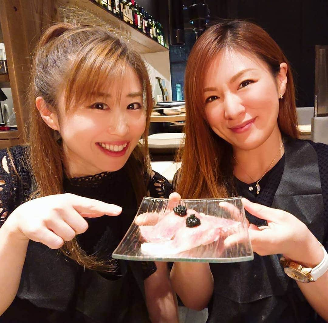 藤本つかさのインスタグラム：「美味しいものを食べると幸せになる😆🍀  ベスフレ、チャンピオン祝い👑  雲丹、いくら、お肉、キャビアetc…  タニーさんのところで針治療もして頂き、絶好調です！！  ありがとうございました！  #ベストフレンズ #中島安里紗 #チャンピオン #雲丹 #いくら #焼き肉 #ニクアザブ」