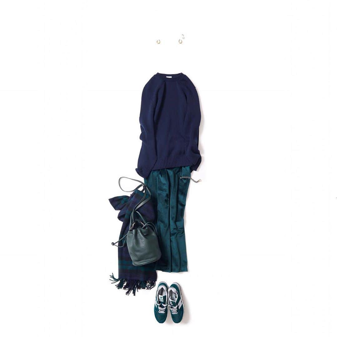 K.KSHOP_officialさんのインスタグラム写真 - (K.KSHOP_officialInstagram)「・ NEW♦️Coordinate  ・ 2020-10-07 ・ サイズ感で着る、甘さ ・ tops : #annina #gicipi pants : #berwich accessory : #anthemforthesenses  bag : #ruedesfleurs shoes : #newbalanse other : #johnstons ・ #kkcloset #kkshop #菊池京子 #kyokokikuchi  #コーデ  #code #style #fashion #コーディネート #ootd #wear #happy  #カジュアル #italy #navy #green #velours #knit」10月7日 15時07分 - k.kshop_official
