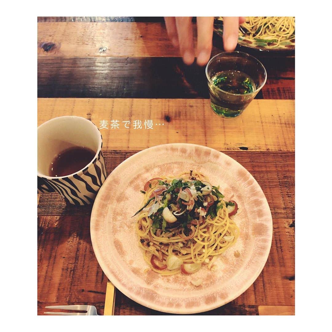 笹峯愛さんのインスタグラム写真 - (笹峯愛Instagram)「2020.10.7 . 無性に食べたくなった サバ缶パスタをランチに。  ビール飲みたくなるやつ。  #shioriレシピ #ランチ」10月7日 15時19分 - mineco.m
