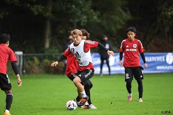 のインスタグラム：「. 日本代表23名がオランダに集合  📷Photo by JFA  #川島永嗣 #権田修一 #シュミット・ダニエル #吉田麻也 #酒井宏樹 #室屋成 #植田直通 #安西幸輝 #板倉滉 #冨安健洋 #菅原由勢 #原口元気 #柴崎岳 #遠藤航 #伊東純也 #南野拓実 #鎌田大地 #中山雄太 #三好康児 #堂安律 #久保建英 #大迫勇也 #鈴木武蔵 #日本代表 #daihyo #サッカーキング #サッカー #⚽️」