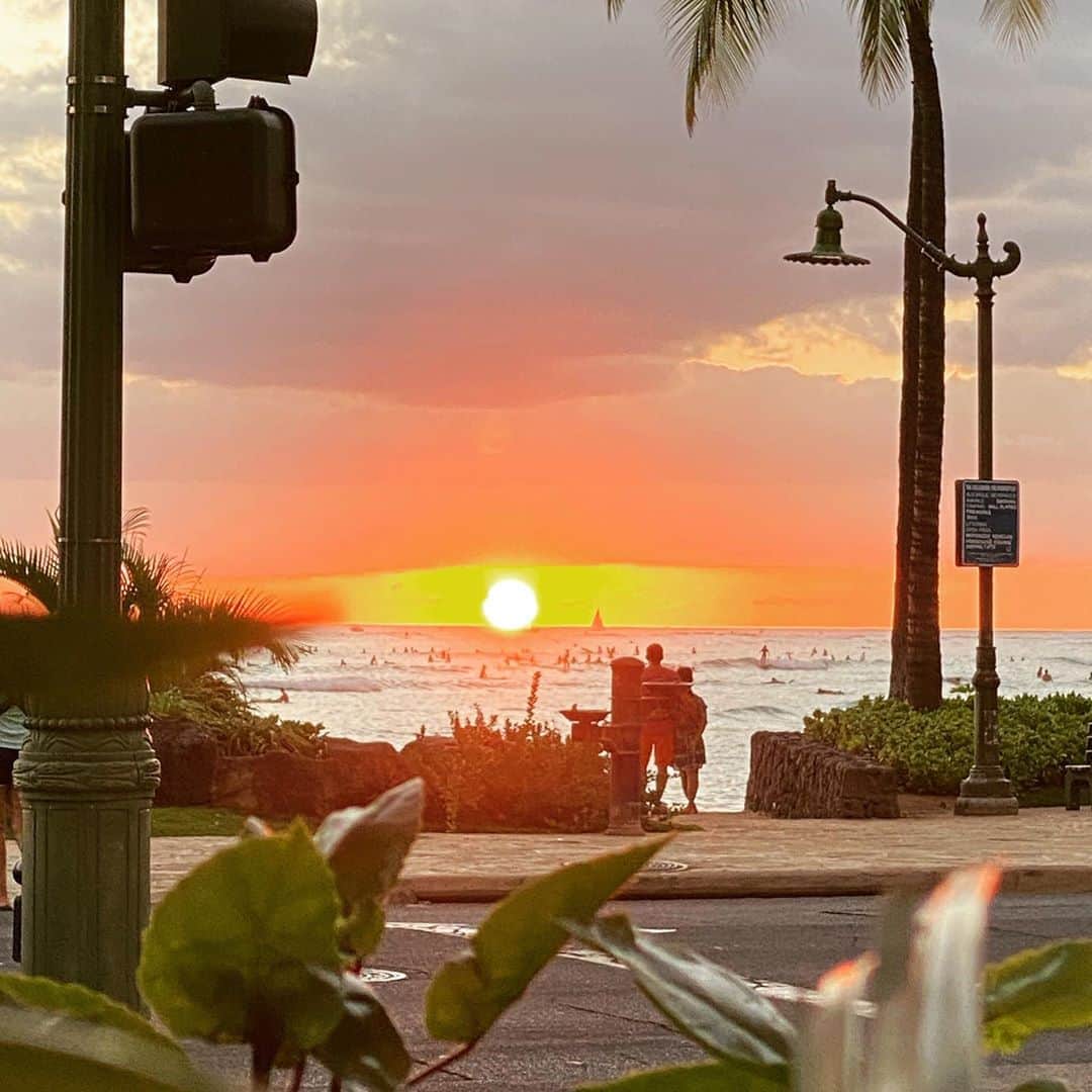 和央ようかさんのインスタグラム写真 - (和央ようかInstagram)「Sunset 🌅   今日のサンセットも本当に素敵だった🙏今日に感謝、明日もがんばろ😊  #takakoworldstylin🌎 #lifestyle #hawaii #sunset #yokawao #和央ようか」10月7日 15時24分 - yokawao0215