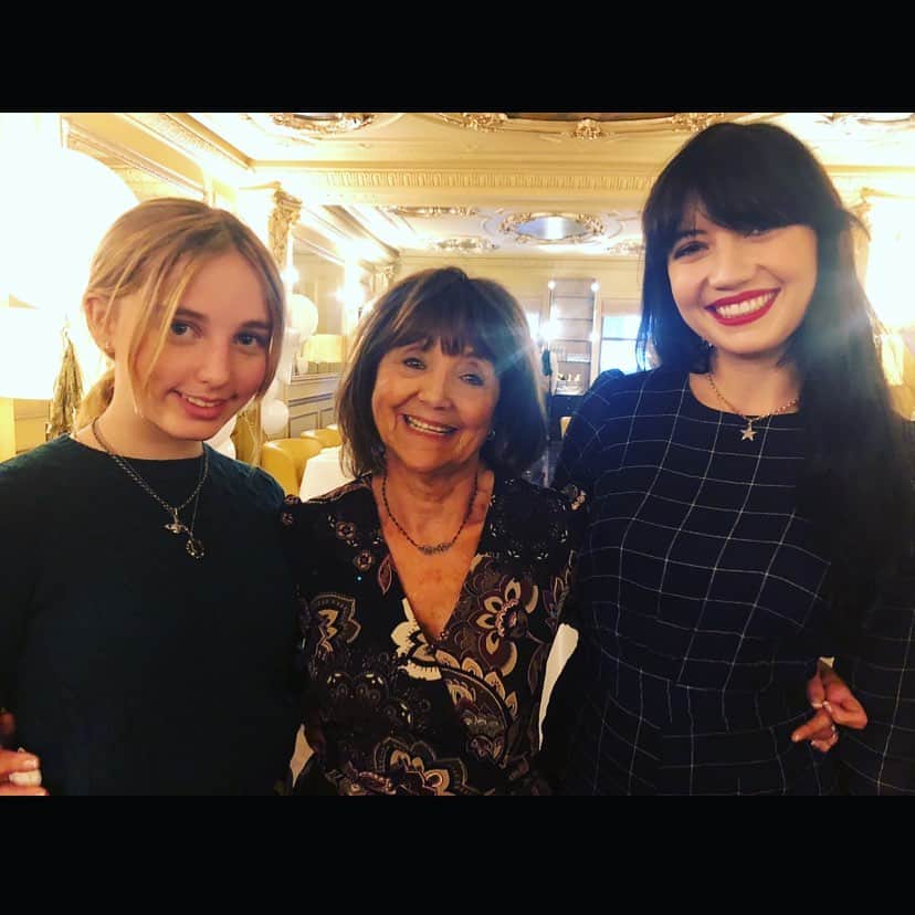 デイジー・ロウさんのインスタグラム写真 - (デイジー・ロウInstagram)「Happiest birthday to the light of my life (as you always say) my angel Grammy @leedaviscll your strength & power astounds me everyday. You are one of a kind grams, the best of the best & we are so lucky that you are the matriarch of our family. Thank you for guiding us, nurturing us & kicking our asses at cards every so often! Here’s to you on your special day. I love you more than words could ever express xoxoxox」10月7日 15時52分 - daisylowe