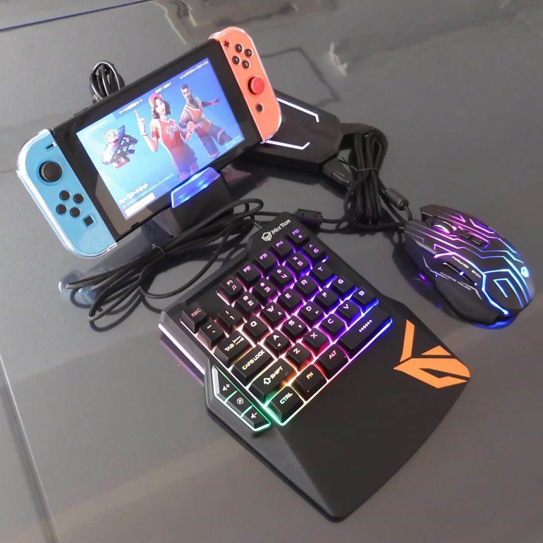 Alonso Selectのインスタグラム：「Switch/Switch Liteにコンバーターを接続することで、キーボード・マウスでプレイができます🎮 ※キー配置カスタマイズ可能 ※プレステ4 スイッチ XBOX対応  #コンバーター #ゲーミングキーボード #ゲーミングマウス #フォートナイト #フォートナイトswitch版 #フォートナイトps4版 #フォートナイトps4 #フォートナイト #nintendoswitch #nintendoswitchlite」