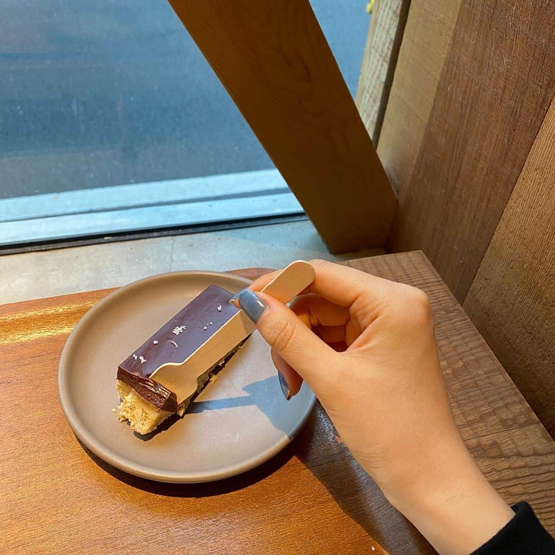 市野莉佳さんのインスタグラム写真 - (市野莉佳Instagram)「. マネージャーさんと カフェ巡り☕️ 美味しいな〜楽しいな〜 お洒落なお店 たくさん行きたいな〜 #カフェ巡り #蔵前カフェ #りかりこ #双子 #cafe #浅草 #日本 #カフェ #japan」10月7日 15時46分 - ichirika_62