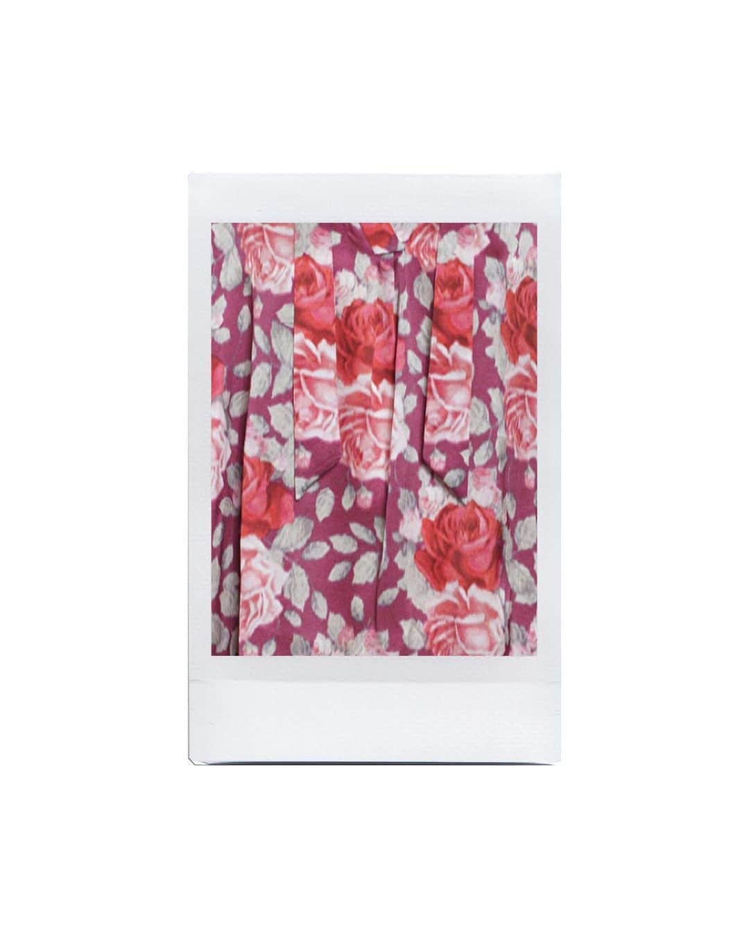 ロートルショーズさんのインスタグラム写真 - (ロートルショーズInstagram)「Print We Love: Roses.  Swipe left to discover our selected items from #LautreChose #FW20 collection.  #PolaroidSeries」10月7日 15時56分 - lautrechose