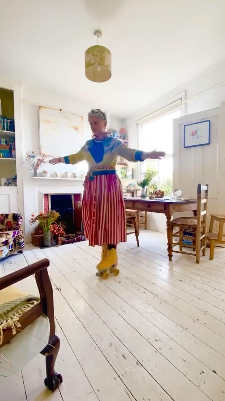 Tea and sittingのインスタグラム：「📘🍁...Thank you SO much for all the love and excitement about my new book ‘Conscious Creativity - The Workbook’ which came out yesterday!! ... it precipitated some happy roller skating in my back room!! 🤩 ( fave dress from @sikadesigns and roller skates from @riorollerofficial ) #cctheworkbook #consciouscreativity @leapingharepress @quartocreates @consciouscreativity」