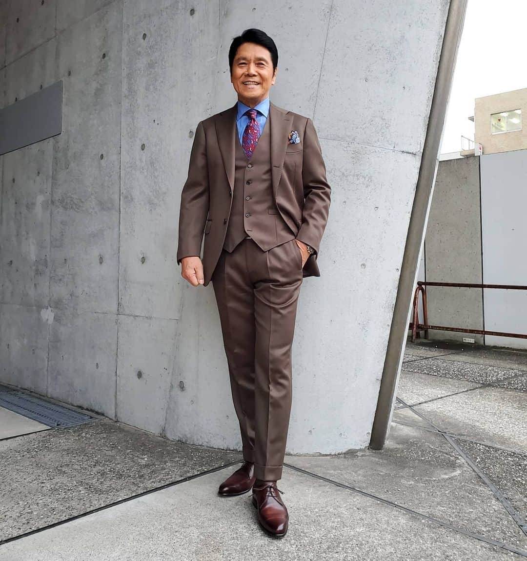 峰竜太のインスタグラム：「#アド街ック天国 https://www.tv-tokyo.co.jp/adomachi/ https://www.tv-tokyo.co.jp/adomachi/smp/ #suit#brilla #shirt #doone#tie #marinella #shoes #beriuti」