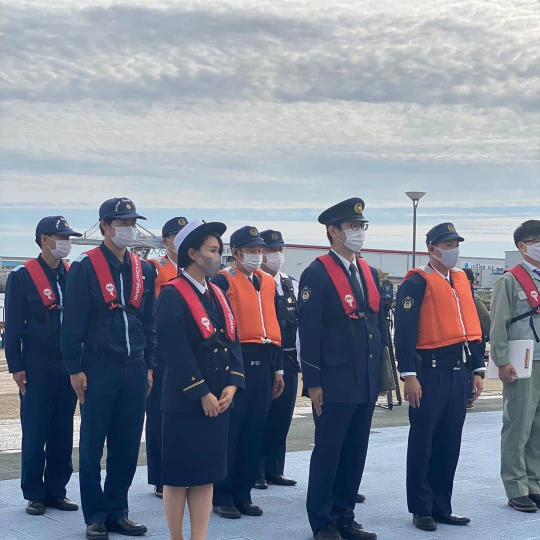 谷田圭（たにけい）さんのインスタグラム写真 - (谷田圭（たにけい）Instagram)「・ ・ ・ ・ ・ ・ ・ ・ ・ ・ ・  本日「1日海上保安官」に任命していただき 🌸宮城海上保安部・仙台東署・宮城県🌸 合同パトロールをさせていただきました 👮‍♂️🚢👮‍♂️🚢👮‍♂️🚢👮‍♂️🚢👮‍♂️🚢👮‍♂️🚢👮‍♂️🚢 ・ ・ ・ ・ ・ ・ ・ ・ ・ 宮城県では10月に、釣りの事故が多く発生する傾向があり、特に夜間に足をふみはずすなどの海中転落の事故が多いそうです。 🎣ライフジャケットの着用🎣 🎣子どもから目を離さない🎣 🎣危ない場所に立ち入らない🎣etc.... ・ ・ ・ ・  ・ ・ ・ ・ ・  3M仙台港パークで釣りをされていたみなさん、貴重な釣りのお時間をいただいたにも関わらず真剣にお話を聞いてくださいました✨✨✨✨✨✨✨✨✨✨✨✨✨✨  ・ ・ ・ ・ ・ ・ ・ 合同パトロールの様子を、東日本放送さん と河北新報さんに取材していただきました🙇‍♀️ このような貴重な機会をいただき、ありがとうございます！！！！！！！！！！！！ ・ ・ ・ ・ ・ ・ ・ 当日の動画や様子を、ストーリーとハイライトにもシェアさせてください⭐️ ・ ・ ・ ・ ・ ・ ・ #宮城県 #宮城 #3M仙台港パーク #海釣り公園 #仙台東署 #宮城海上保安部 #海上保安庁 #海保 #海のもしもは #118番 #合同パトロール #東日本放送 #KHB #河北新報」10月7日 16時25分 - tanikei.fishing