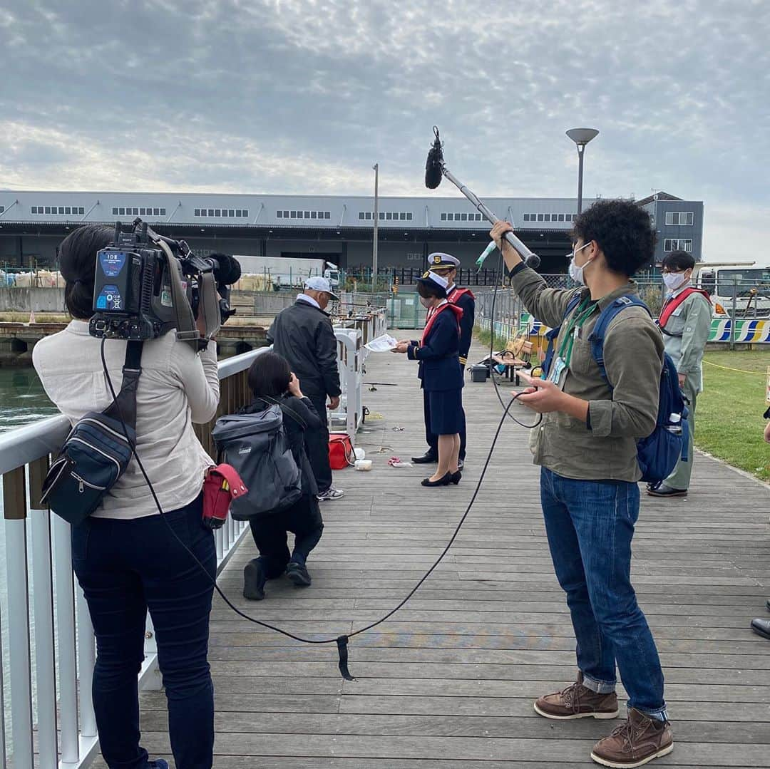 谷田圭（たにけい）さんのインスタグラム写真 - (谷田圭（たにけい）Instagram)「・ ・ ・ ・ ・ ・ ・ ・ ・ ・ ・  本日「1日海上保安官」に任命していただき 🌸宮城海上保安部・仙台東署・宮城県🌸 合同パトロールをさせていただきました 👮‍♂️🚢👮‍♂️🚢👮‍♂️🚢👮‍♂️🚢👮‍♂️🚢👮‍♂️🚢👮‍♂️🚢 ・ ・ ・ ・ ・ ・ ・ ・ ・ 宮城県では10月に、釣りの事故が多く発生する傾向があり、特に夜間に足をふみはずすなどの海中転落の事故が多いそうです。 🎣ライフジャケットの着用🎣 🎣子どもから目を離さない🎣 🎣危ない場所に立ち入らない🎣etc.... ・ ・ ・ ・  ・ ・ ・ ・ ・  3M仙台港パークで釣りをされていたみなさん、貴重な釣りのお時間をいただいたにも関わらず真剣にお話を聞いてくださいました✨✨✨✨✨✨✨✨✨✨✨✨✨✨  ・ ・ ・ ・ ・ ・ ・ 合同パトロールの様子を、東日本放送さん と河北新報さんに取材していただきました🙇‍♀️ このような貴重な機会をいただき、ありがとうございます！！！！！！！！！！！！ ・ ・ ・ ・ ・ ・ ・ 当日の動画や様子を、ストーリーとハイライトにもシェアさせてください⭐️ ・ ・ ・ ・ ・ ・ ・ #宮城県 #宮城 #3M仙台港パーク #海釣り公園 #仙台東署 #宮城海上保安部 #海上保安庁 #海保 #海のもしもは #118番 #合同パトロール #東日本放送 #KHB #河北新報」10月7日 16時25分 - tanikei.fishing