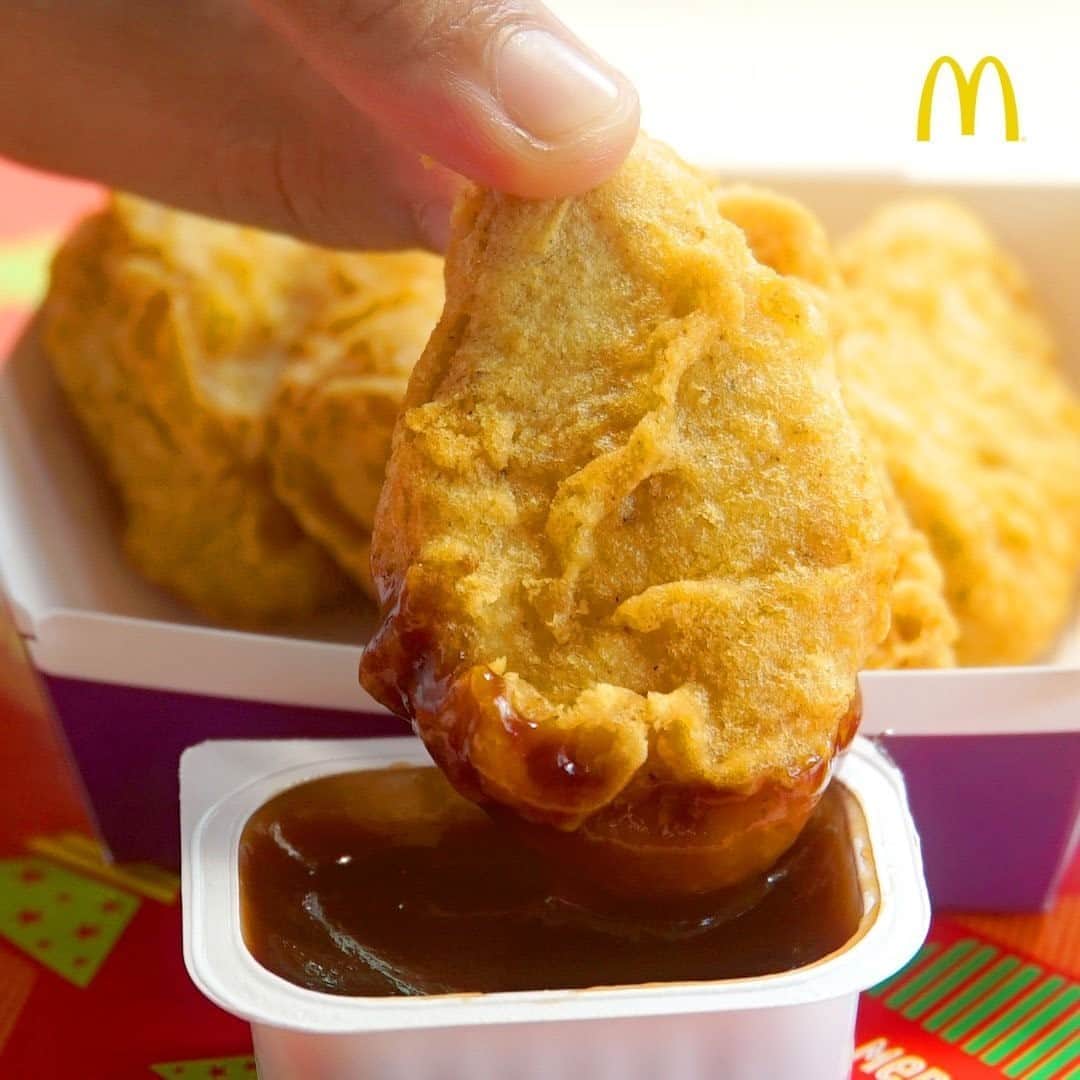 McDonald's Philippinesのインスタグラム：「Craving for your fave Chicken McNuggets? Get them for only P99 when you redeem the new 6-pc. McNuggets deal on the McDonald's App! ❤️  Download today to check out what new deals we have in store for you!  Terms and conditions apply. PER DTI FAIR TRADE PERMIT NO. FTEB-105971 SERIES OF 2020」