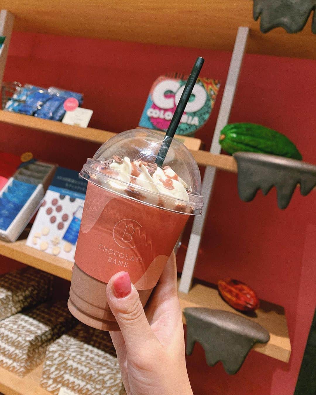 sayocoのインスタグラム：「🍫🥤  美味しくて店内可愛かった💗」
