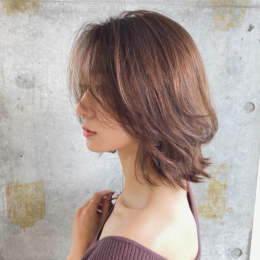 笛木陽子さんのインスタグラム写真 - (笛木陽子Instagram)「こやたん( @koyahair )にセットしてもらった﻿ 【韓国風】かきあげバングヘア🌿  カーラーとコテ使ってスタイリングしてたんだけど ﻿可愛い！これ！！笑  私もこれセット出来るようにしたい😂💭﻿❤️ ﻿  #ヘアスタイル#ボブヘア#ボブ#ボブスタイリング#韓国風ヘア#かきあげ前髪#かきあげバング#小屋ヘア#大人ボブ#noel_media @noel_media」10月7日 16時50分 - yoko_fueki56