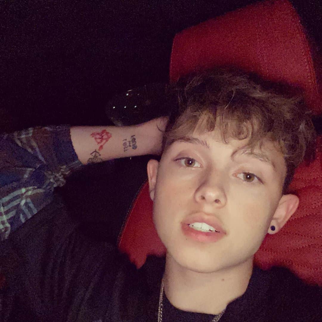ジェイコブ・ザルトリウスのインスタグラム：「filmed something CRAZY today !¡ comment “no one cares” if ur ready 🥰」
