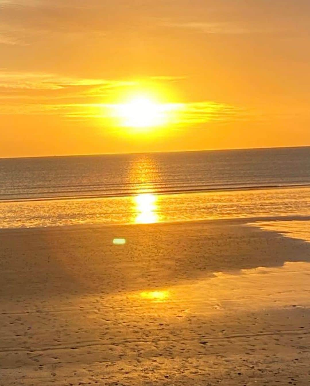 ロビー・キーンさんのインスタグラム写真 - (ロビー・キーンInstagram)「Early morning swim what a lovely morning for it start the day nice and fresh 👍🏊‍♂️ @ronanpalmer1 @healthybuzzireland #portmarnock #730am #swim #dublin #ireland #sunrise」10月7日 17時02分 - robbiekeane