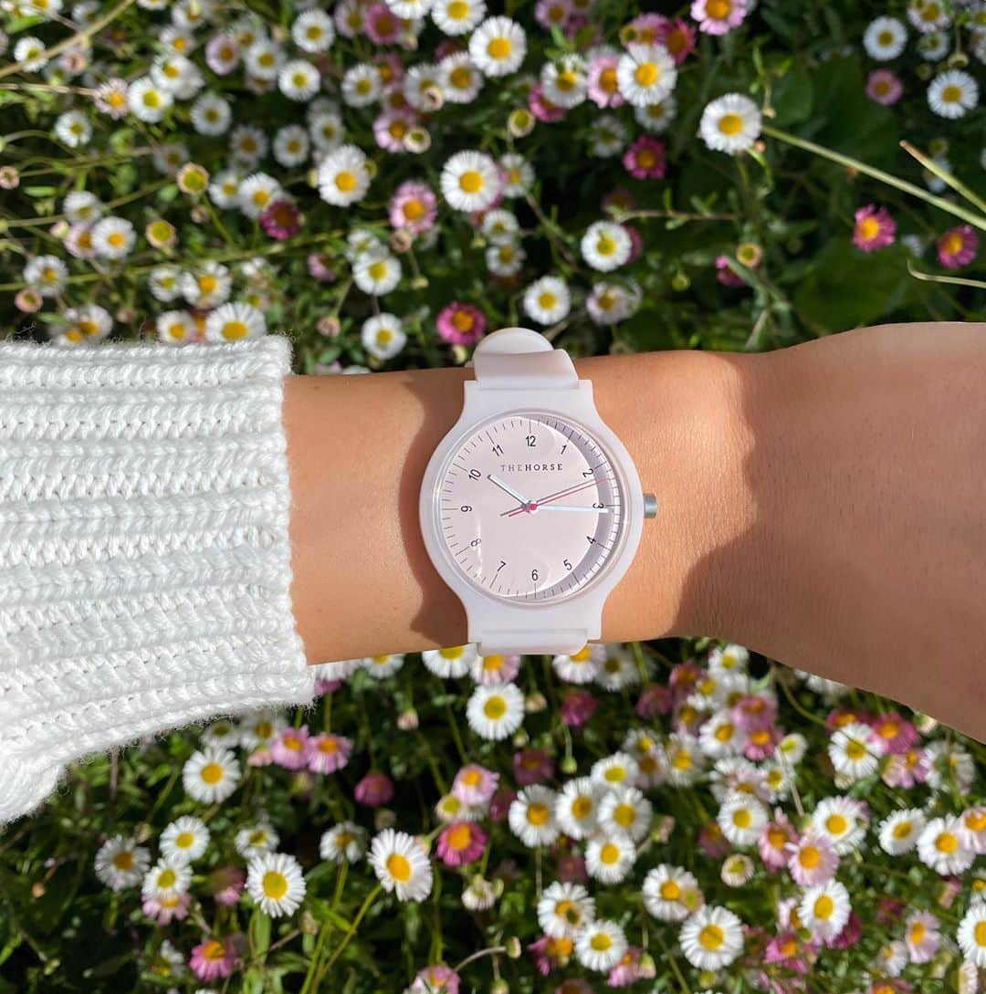 The Horseさんのインスタグラム写真 - (The HorseInstagram)「The new Blockout collection has arrived! Bringing simple summer sentiments to your wardrobe. This versatile youthful design isn’t taking itself too seriously, swipe to explore our 5 new colour ways!  #thehorsewatches #siliconewatches #vegan #veganwatches #arrivedfromthestables #thehorse」10月7日 17時07分 - the_horse