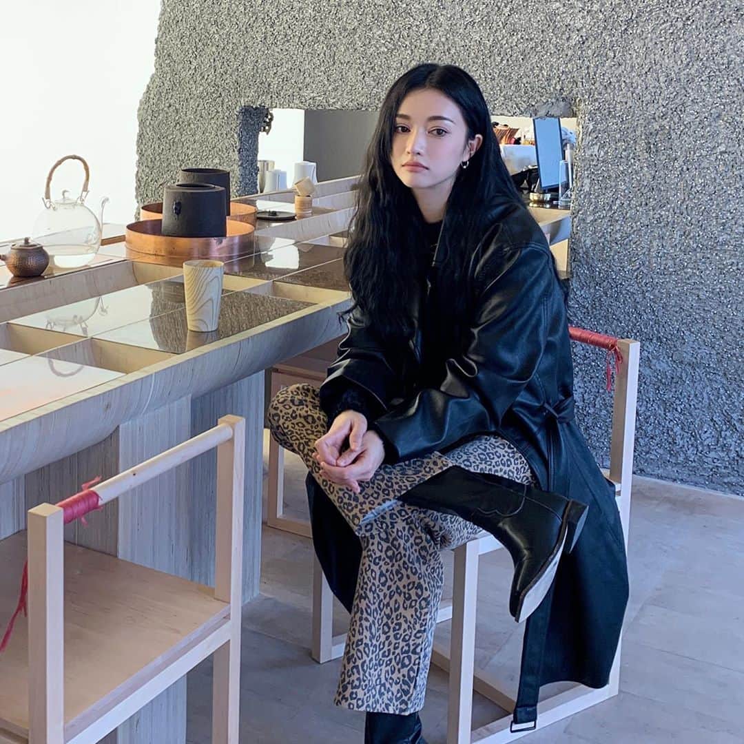 パク・ソラのインスタグラム：「하트뿅자켓🖤🖤🖤🖤」