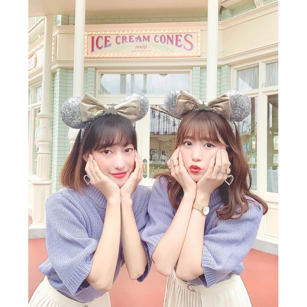 Kanaさんのインスタグラム写真 - (KanaInstagram)「ㅤ ㅤ まなにもらったピアスと 私があげたカチューシャを 中心に組んだコーデ🏰🤍💫 ㅤ トップスもスカートもかわいくて お気に入り🐋🌨💎 ㅤ ㅤ tops / @grl_official skirt / @dholic_official ㅤ ㅤ ㅤ アイスクリームコーン開店前で 人ぜんっぜんいなかったから ここで写真撮ったんだけど、 コーデと色味ぴったりすぎて めちゃ最高だった🍨🤍 ㅤ ㅤ ㅤ ㅤ ㅤ ㅤㅤ ㅤㅤ #kana_mana ㅤ #kana_disney ㅤㅤ ㅤㅤ #東京ディズニーリゾート #東京ディズニーランド #ディズニーランド #アイスクリームコーン #スパンコールカチューシャ #ディズニーカチューシャ #ディズニーコーデ #グレイル #grl #tokyodisneyresort #tdr #tokyodisneyland #tdl #icecreamcones」10月7日 17時19分 - kalnnas2