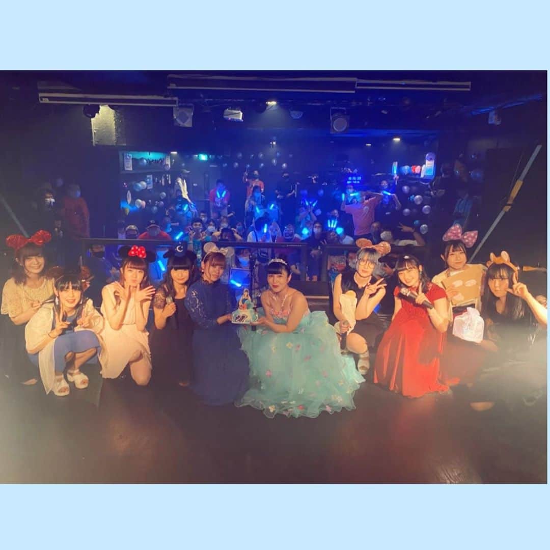 のインスタグラム：「👹最高の思い出の１つ👹  生誕祭。 嬉しかったなぁ。  #生誕 #ディズニー #ドレス #disney」