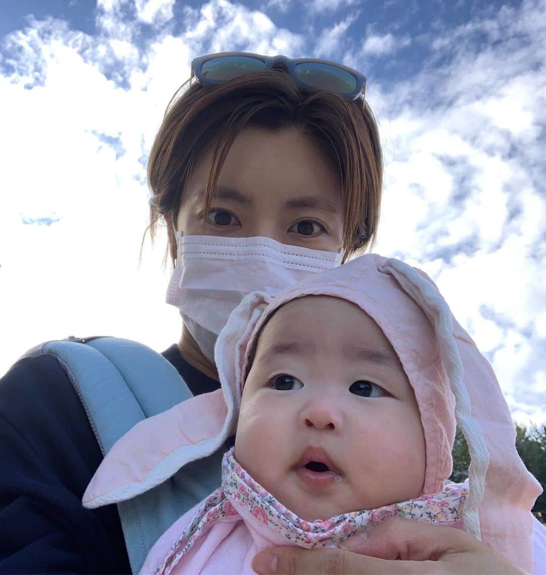 イ・ユンジのインスタグラム：「#왕토끼의가을#언니데리러가자#엄마귀좀다려줘요토끼올림」
