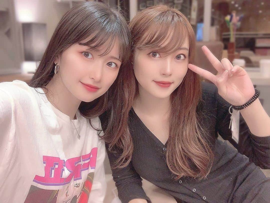 のインスタグラム：「らぶ👩‍❤️‍👩🐈🌸」