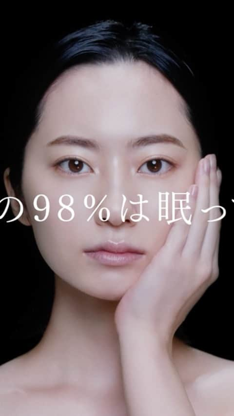 30'S WOMEN 未来へのエール【POLA B.A】のインスタグラム：「美しさの98％は眠っている。﻿ ﻿ 肌の細胞には、未知の領域がある。﻿ その98％の中には、美につながる可能性が眠っている。﻿ ﻿ 30年以上、肌を見つめてきたB.Aだからこそ、できることを。﻿ ﻿ 目指したのは、生命感あふれるようなハリ肌。﻿ POLA 生命科学の最先端を、あなたの肌すみずみまで。﻿ ﻿ 可能性ばかりの、肌たちへ。﻿ B.A 第6世代、誕生。﻿ ﻿ ※肌：角層﻿ ﻿ #ポーラ #ポーラba #polaba #美しさの98パーセントは眠っている #可能性ばかりの肌たちへ #ハリ肌 #ハリ」