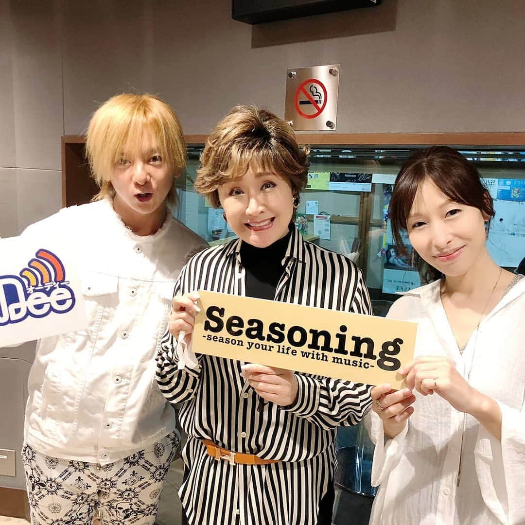 小林幸子さんのインスタグラム写真 - (小林幸子Instagram)「「しろくろましろ」CD発売日にJFN系列「seasoning」にシロクマ二人で生出演してきました✨  市川美絵さんが、凄くいいお話してくれて、楽しい番組でした‼️  明日からも、小林幸子の活動チェックしてね✨  明日 AM11時～JFN系列「坂本美雨のディアフレンズ」O.A.   11日(日)  新潟長岡で開催される「米フェス」出演 ！ しろくろましろソロバージョン、初生歌唱します✨ ※配信も決定！！  12日(月) 15時～ 新潟BSNラジオ生出演‼️   #sachikokobayashi  #小林幸子 #シロクマ #しろくろましろ #松岡充 #発売日 #生出演 #市川美絵  #seasoning  #明日からもチェックしてね！」10月7日 18時16分 - kobayashi_sachiko_5884