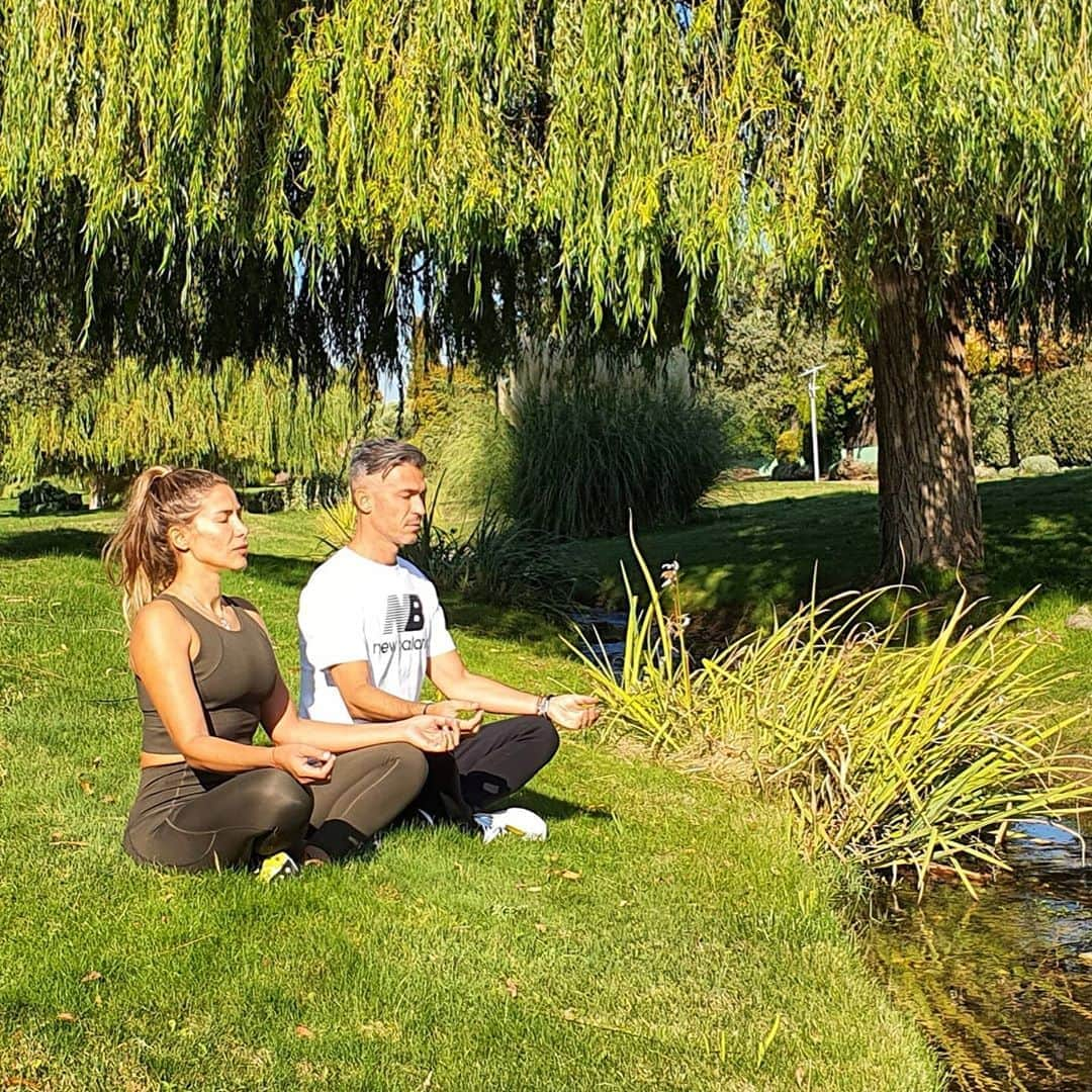 ルイス・ハビエル・ガルシア・サンスさんのインスタグラム写真 - (ルイス・ハビエル・ガルシア・サンスInstagram)「Meditation !! Imposed by my partner in crime !! #happywifehappylife Tag your best partner to meditate or have a glass of Sangria 😆 #Meditation @iamkaterios」10月7日 18時20分 - luchogarcia14