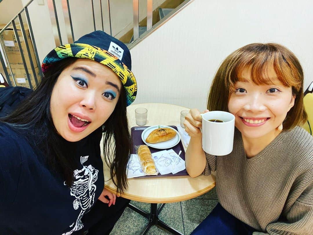 大納言光子さんのインスタグラム写真 - (大納言光子Instagram)「今日のラスタ池袋1部＆2部にお越し下さった皆様ありがとうございました🙏 差し入れ＆チェキ嬉しかったです❣️ 光子と⊿あべみなで新ネタ初披露楽しかった✨ ここからまたどんどんネタ仕上げていきます😊 次回は10/17(土)ラスタ池袋 1部&2部の回を2人で出演しますので応援よろしくお願いします👌🤚 #光子とあべみな #大納言光子 #あべみな #ラスタ池袋 #お笑いライブ #女芸人  #松竹23期生」10月7日 18時27分 - dinagonmitsuko