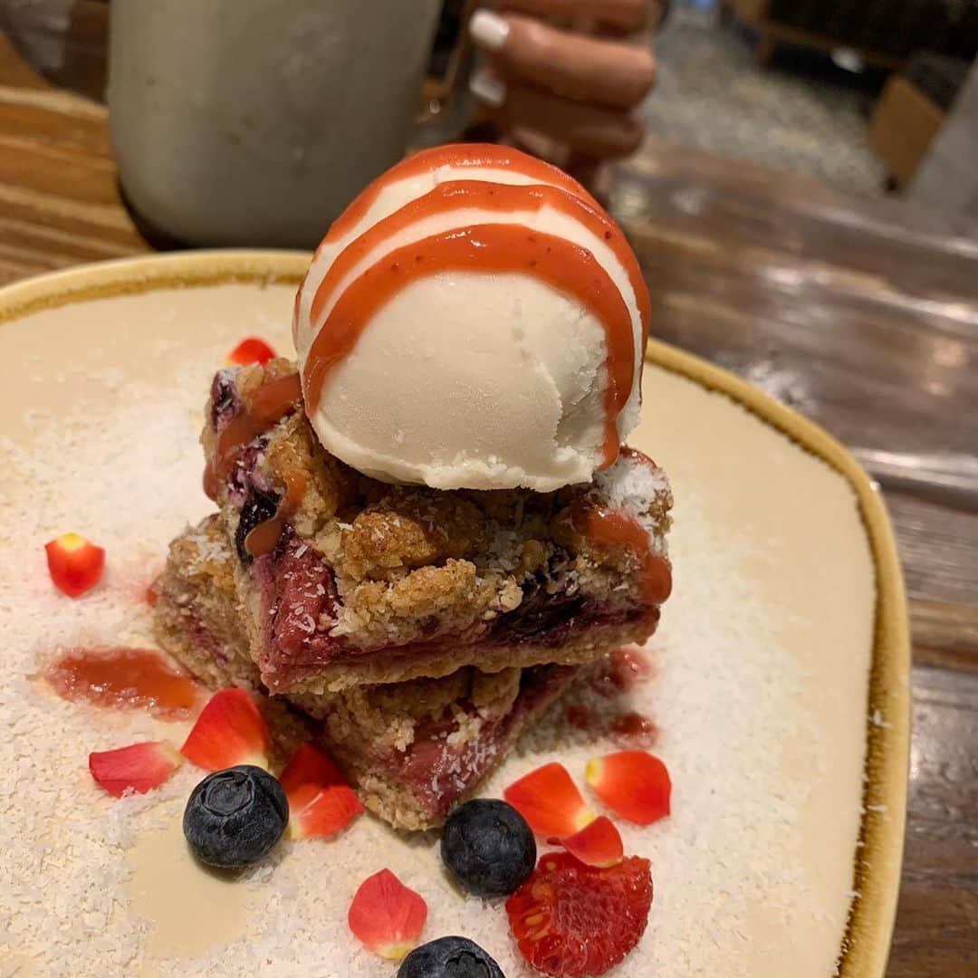 大幡しえりのインスタグラム：「先日お洒落なビーガンのカフェ行ってきました✨🙋‍♀️❤️  カフェでブラックコーヒー頼むのなんか大人になった気分でした☕️🤣」