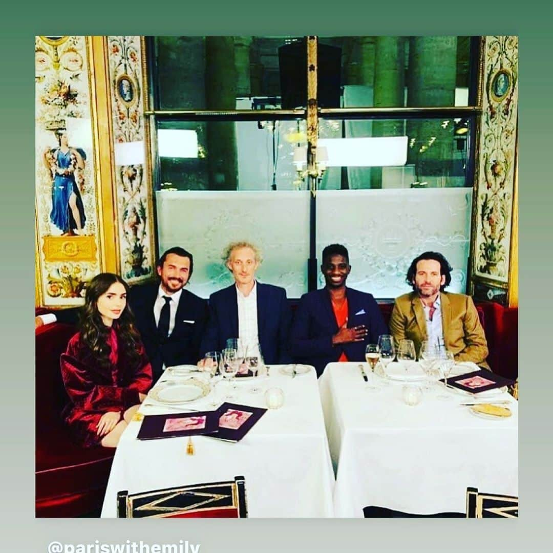 アイオン・ベイリーさんのインスタグラム写真 - (アイオン・ベイリーInstagram)「Congrats to ‘Emily in Paris’, Darren Star, and fab cast, writers and crew on landing top of a Netflix. Was a pleasure to vacation with you all. @emilyinparis @emilyinparisofficial」10月8日 0時11分 - baileyeion