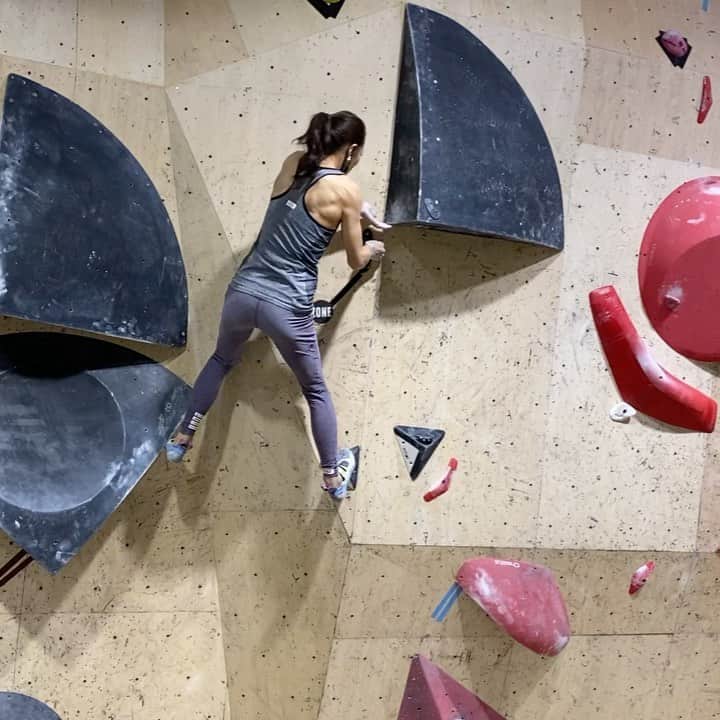 野口啓代のインスタグラム：「climb at @bpump_ogikubo  登っても登っても 課題ありすぎて幸せ〜〜〜🦧💓 ———————————— @au_official #大和証券 #セブンイレブン @thenorthfacejp @raffinee_orientalbio #三井不動産 @cowsoapcp #zeta  @c3fit @lasportivajp @petzl_official  @newhale_japan」