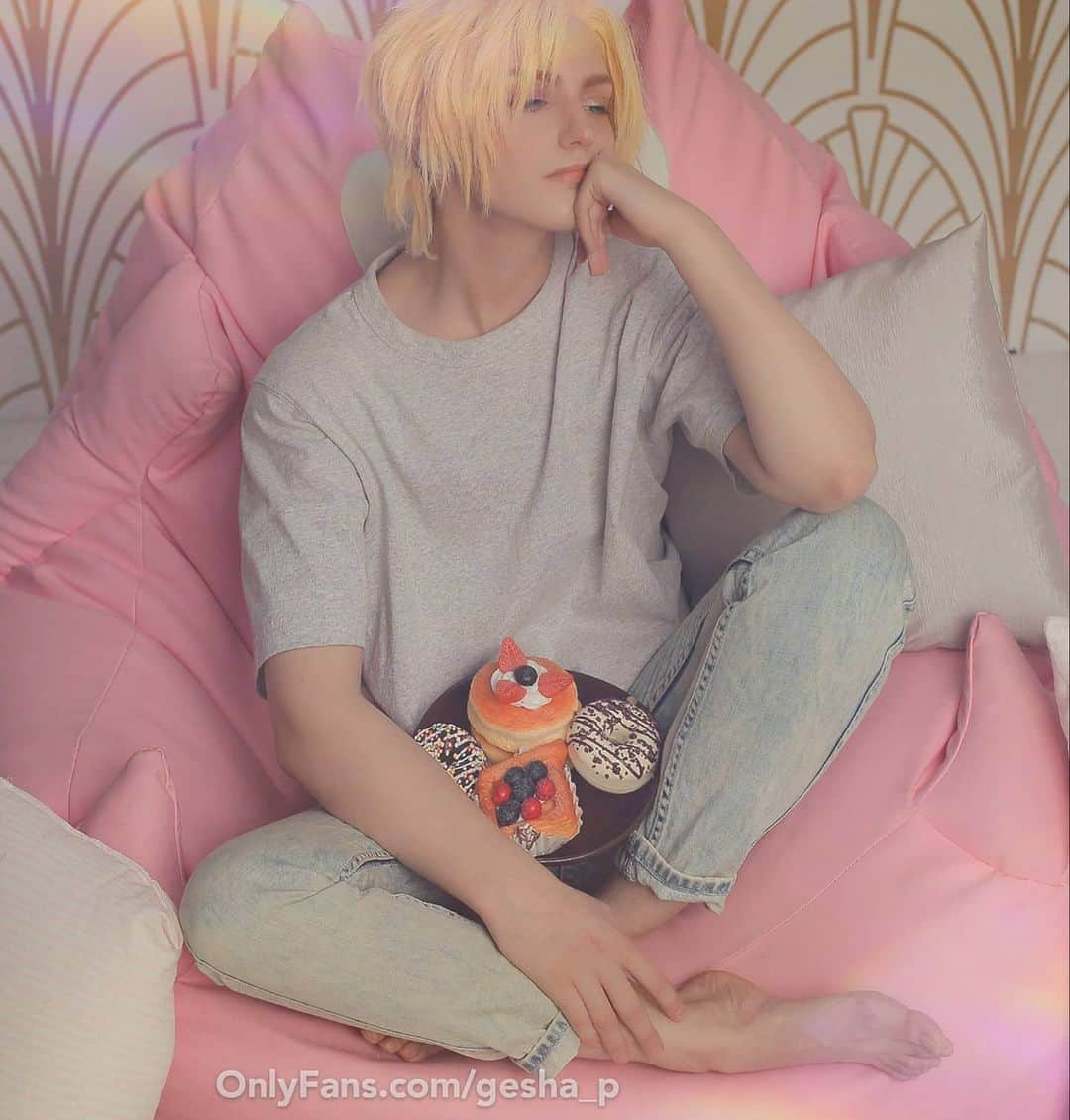 Gesha Petrovichさんのインスタグラム写真 - (Gesha PetrovichInstagram)「Refresh my  BF cosplay 😍 BANANA FISH／アッシュ・リンクス   #bananafish  Ph @younger.june Wig @geshacos Full photoshoot for my OF and Patreon family ❤️👇 🤤👉 💕 Onlyfans.com/gesha_p 💕」10月8日 0時08分 - petrovichgesha