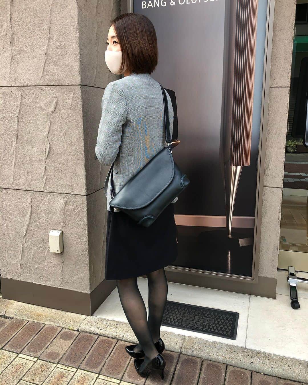 Omotecho Style Storeさんのインスタグラム写真 - (Omotecho Style StoreInstagram)「明治より130年続く、本革の"HAYASHIGO(ハヤシゴ)"より  プライベートブランド "FIVE WOODS(ファイブウッズ)" をご紹介👜  メッセンジャーバッグ (ネイビー・ブラック・バーガンディ) ¥28,000＋tax  ★HAYASHIGO フェア★ 10月10日（土）～10月26日（月）   詳しくはトップページよりblogをご覧ください☺️✨  店休日:火曜日  ※お知らせ※ 11月3日（火）祝日は通常営業の為、11月4日（水）を臨時休業とさせて頂きます。 ご迷惑をお掛け致しますが、ご了承のほど宜しくお願い致します。  #hayashigo #林五 #fivewoods #本革 #本革バッグ #メッセンジャーバッグ #ショルダーバッグ #シンプルバッグ #オイルレザー #撥水レザー」10月7日 18時44分 - omotechostylestore